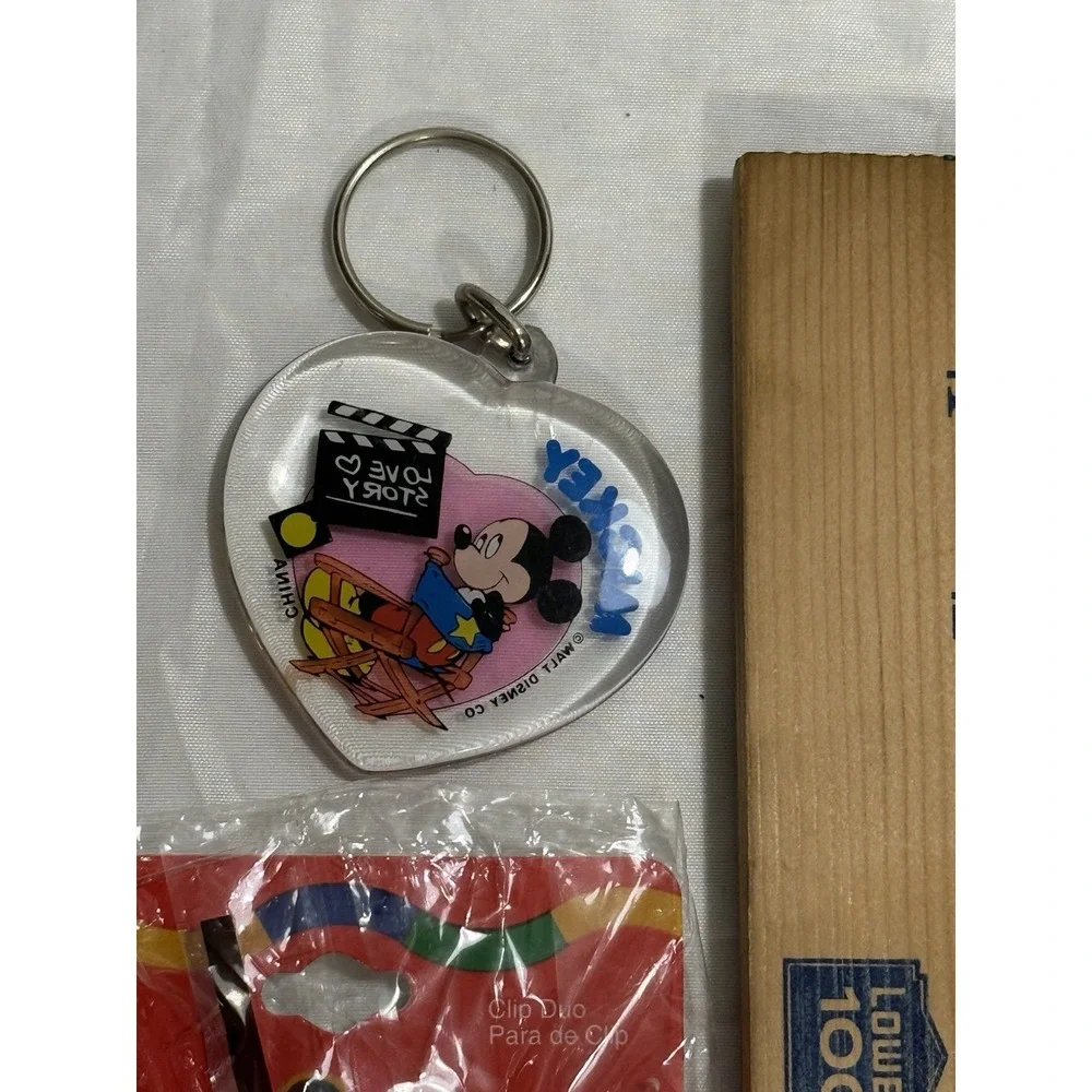 Mickey Mouse‎ Lot of  12 Vintage Figurine Keychains And 1996 Metal Tin And Clips